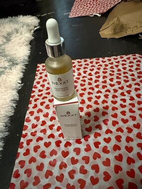 Nexx Hyaluronic Acid Serum - White Dropper with Gold-Tinted Bottle